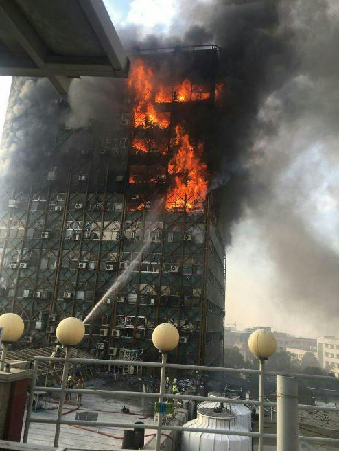 ئاگركەوتنەوە و داڕمانی بینایەك لە  تاران 30  كەس دەكوژێت